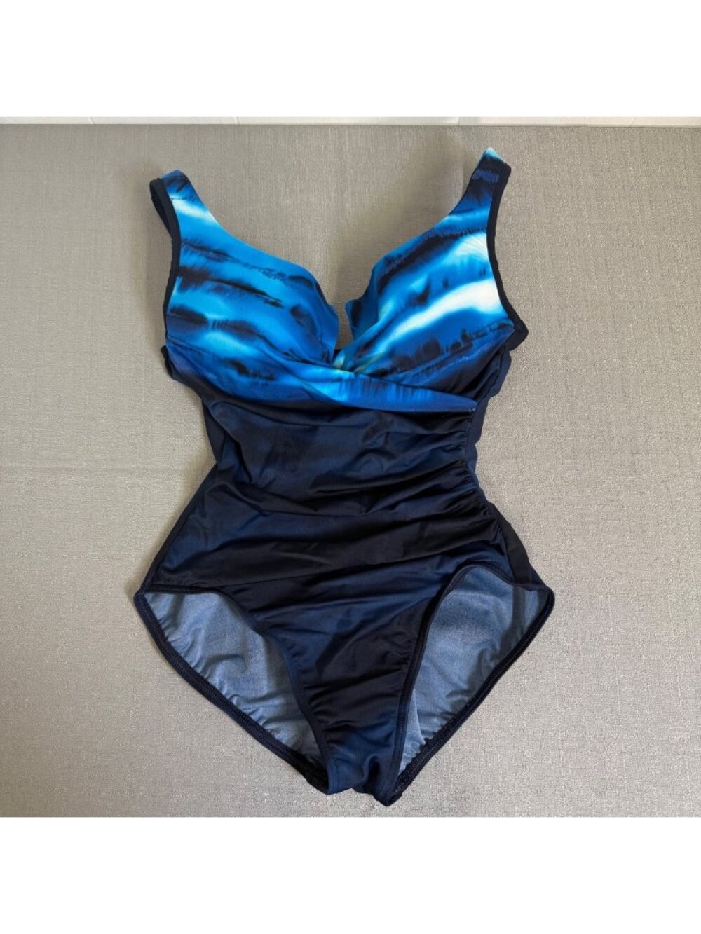 Miraclesuit Womens Blue Ombre One-Piece Swimsuit 10 Ruched Slimming Underwire